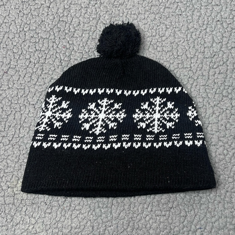 Hat Chapeau Fleece Lined Cap Snowflake Pattern Black And White Kids Size OS